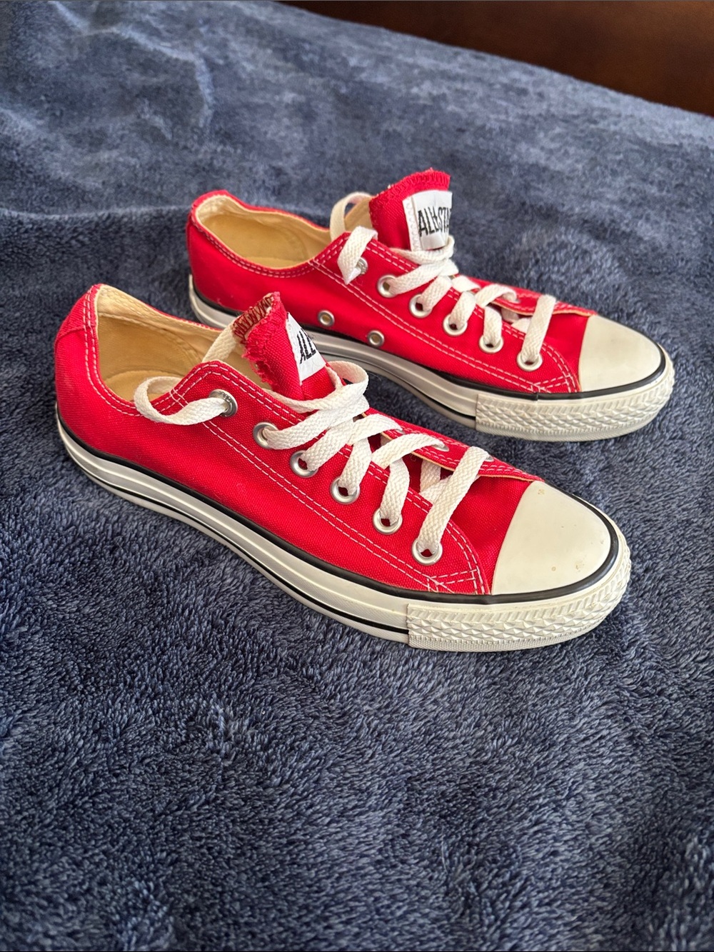Converse Low Top Sneakers in Red and White
